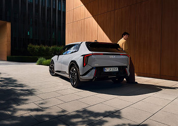 Unique rear fastback design